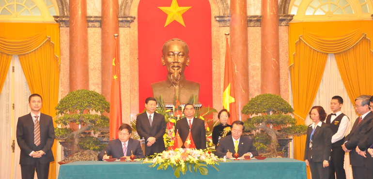 Lãnh đạo Đảng và Nhà nước Việt Nam - Trung Hoa chứng kiến<br>Lễ ký kết hợp đồng cung cấp tài chính cho Dự án Nhiệt điện An Khánh